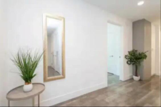 Apartment Stunning 3 Bedroom High-rise With Pool, Spa, And Rooftop Views *