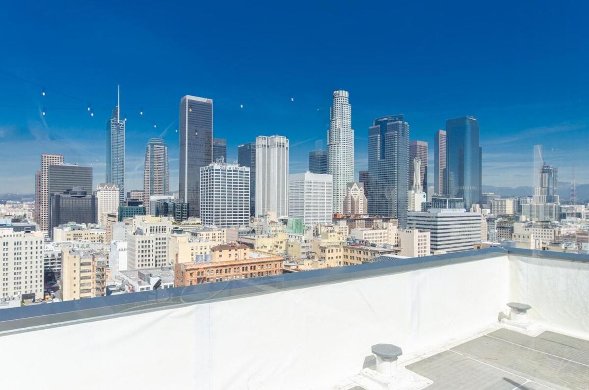 Apartment Stunning 3 Bedroom High-rise With Pool, Spa, And Rooftop Views *