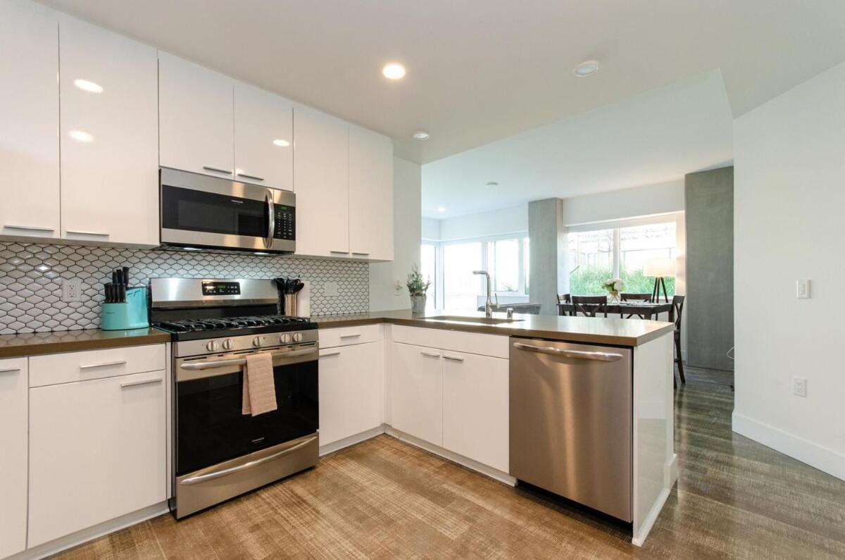 Appartement Stunning 3 Bedroom High-rise With Pool, Spa, And Rooftop Views Los Angeles