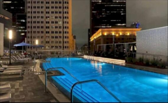 Stunning 3 Bedroom High-rise With Pool, Spa, And Rooftop Views *
