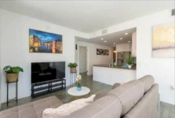 Stunning 3 Bedroom High-rise With Pool, Spa, And Rooftop Views Appartement *