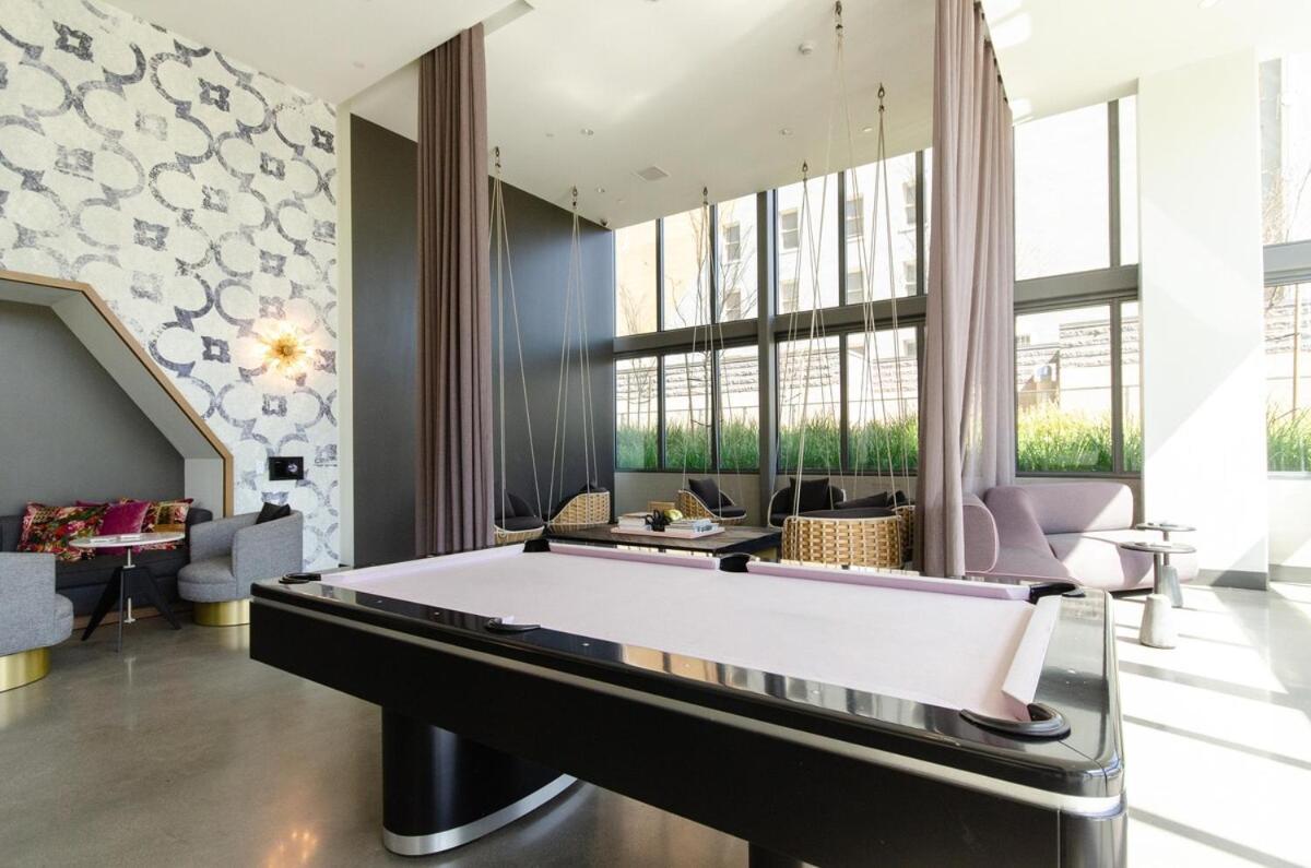 Stunning 3 Bedroom High-rise With Pool, Spa, And Rooftop Views Appartement Los Angeles