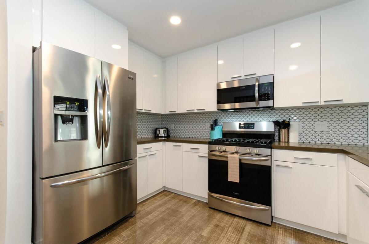 Stunning 3 Bedroom High-rise With Pool, Spa, And Rooftop Views Appartement